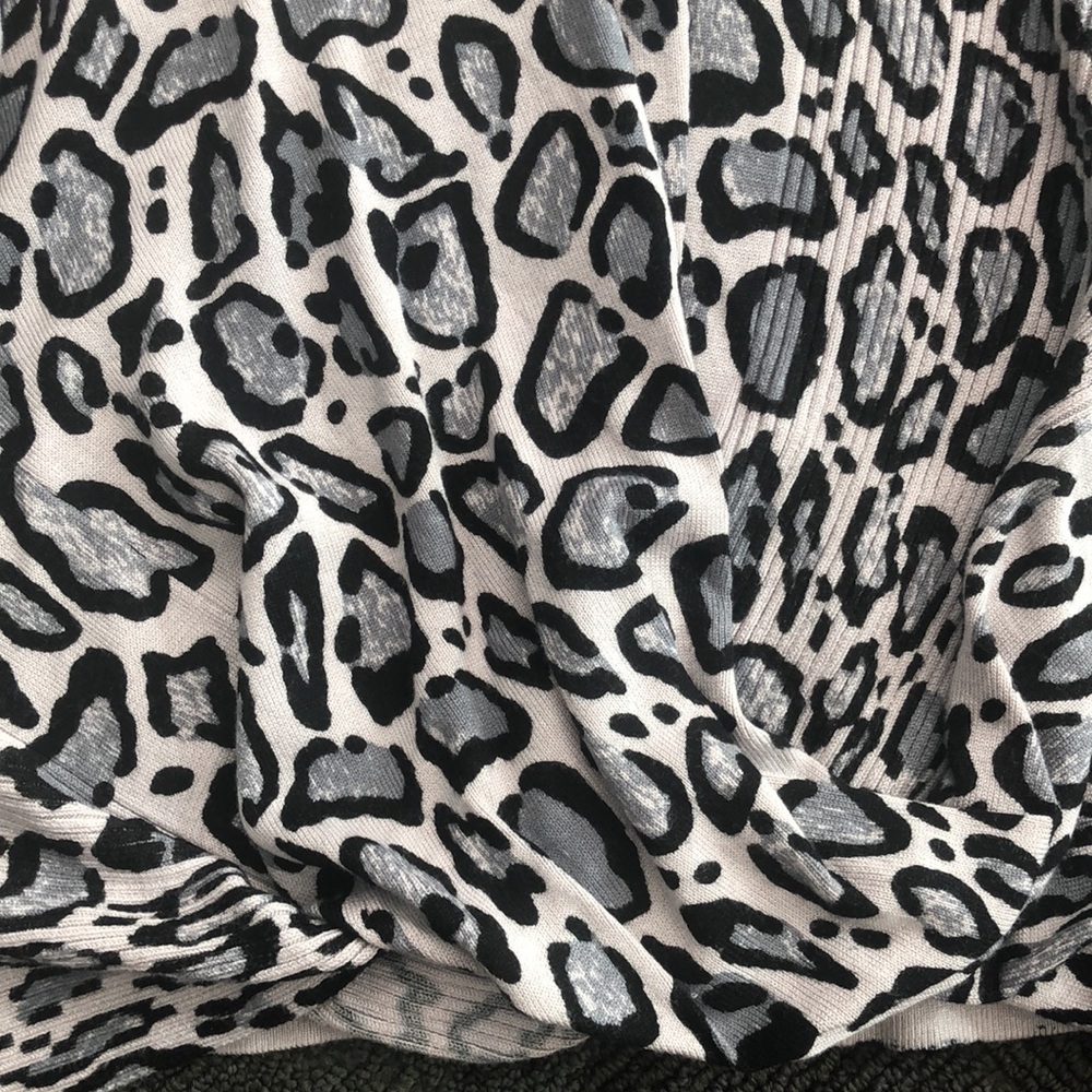 EST. 1946 Black and Grey Sweater - Picture 4 of 4
